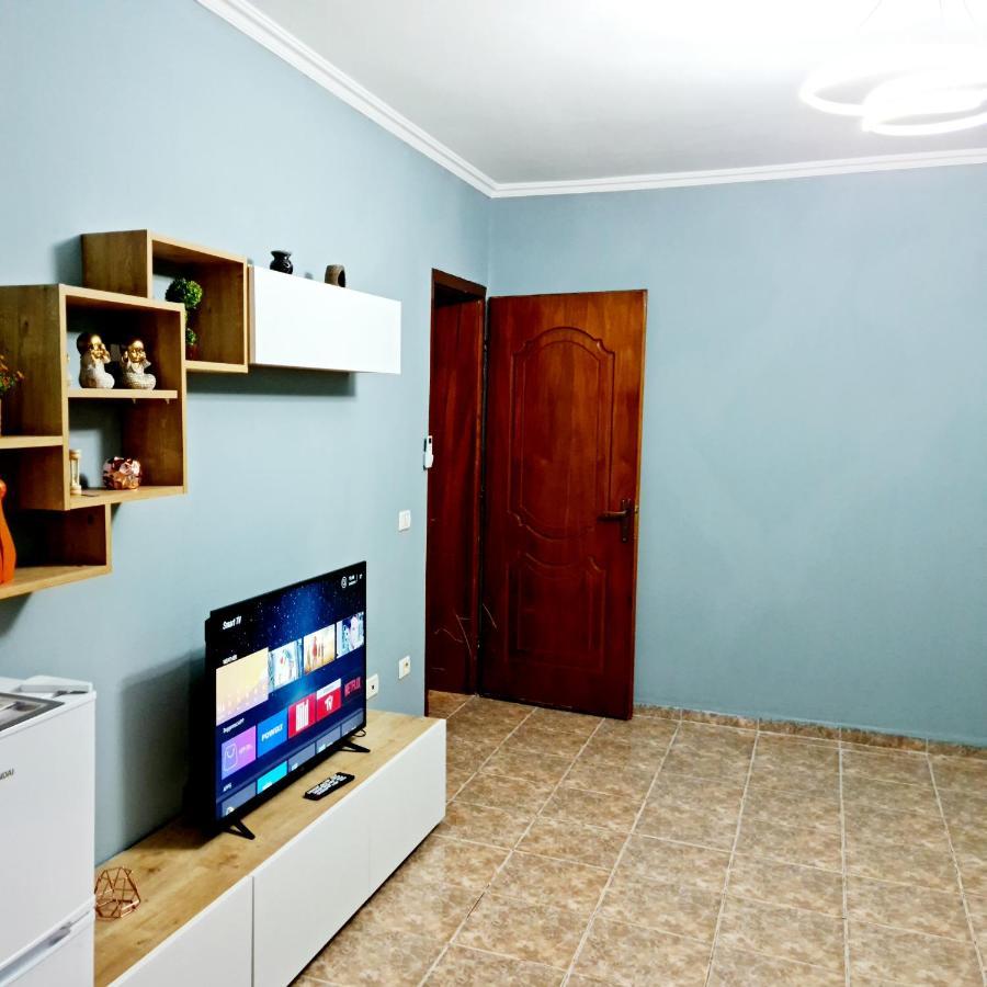 2V1 - 21 Dhjetori Am Apartment Tirana Exterior photo